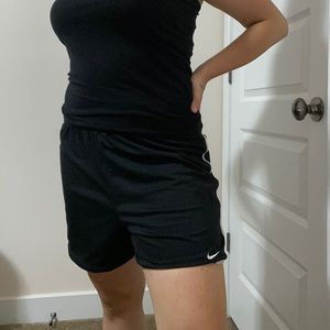 2/25$ Nike 2 sides shorts